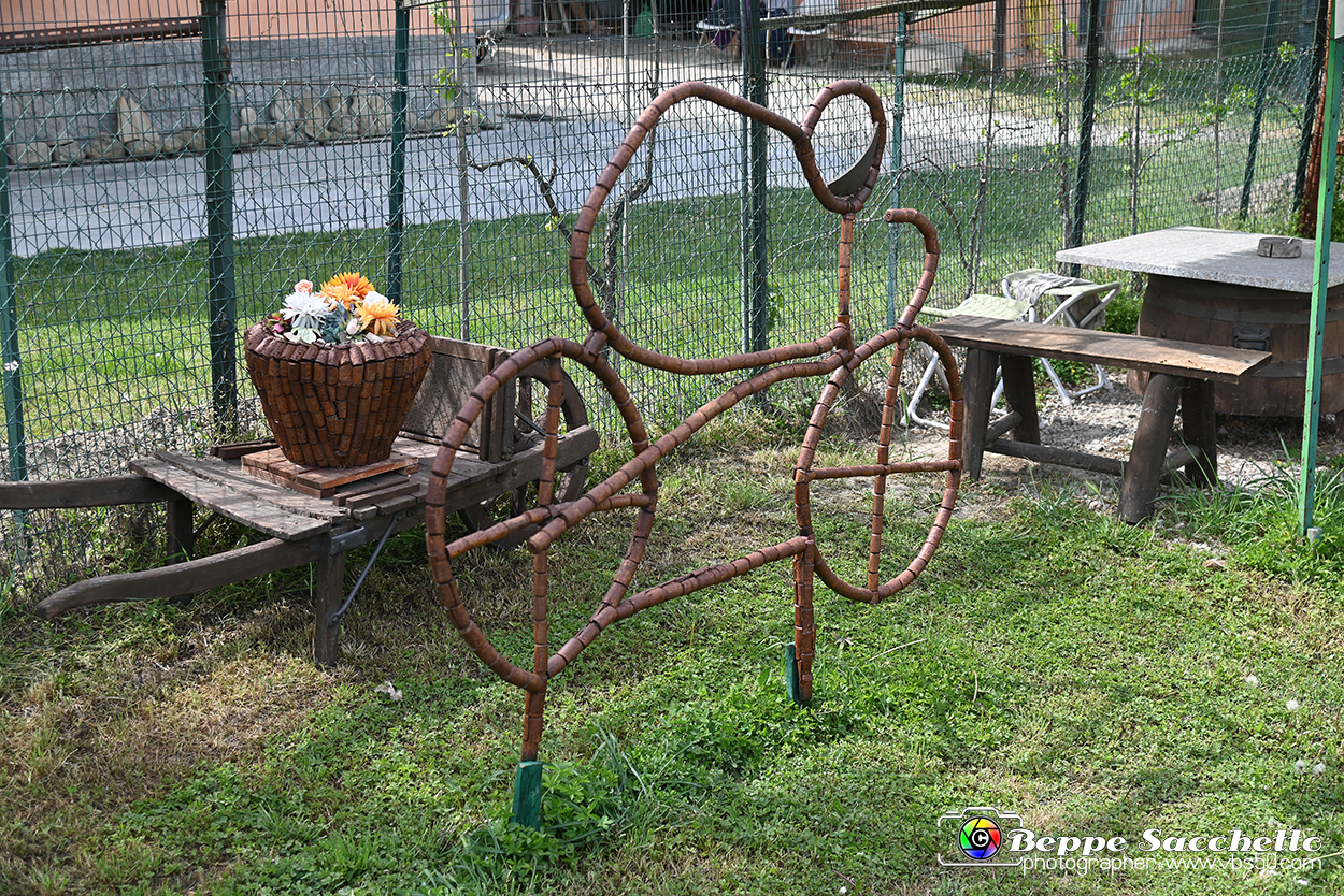 VBS_2990 - Creazioni con tappi di sughero usati dei Fratelli Cossu.jpg